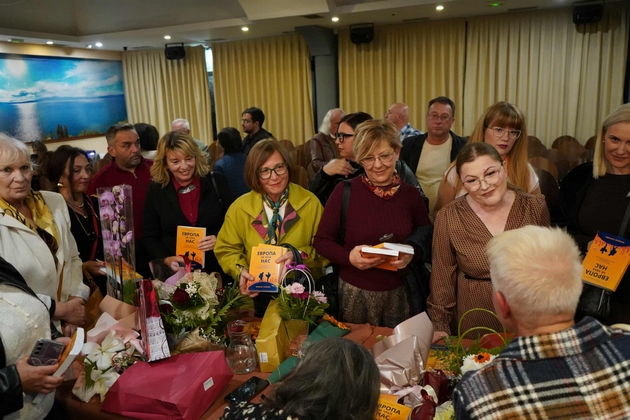 na-56-godini-mirjana-sionova-od-ohrid-go-stori-toa-shto-mnogumina-samo-sonuvaat-ja-izdade-svojata-prva-kniga-05.JPG