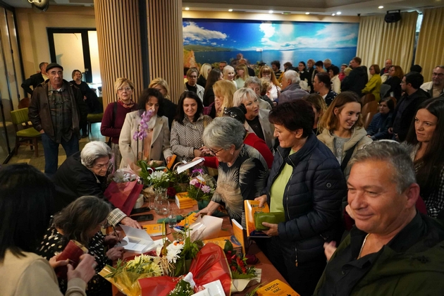 na-56-godini-mirjana-sionova-od-ohrid-go-stori-toa-shto-mnogumina-samo-sonuvaat-ja-izdade-svojata-prva-kniga-06.JPG