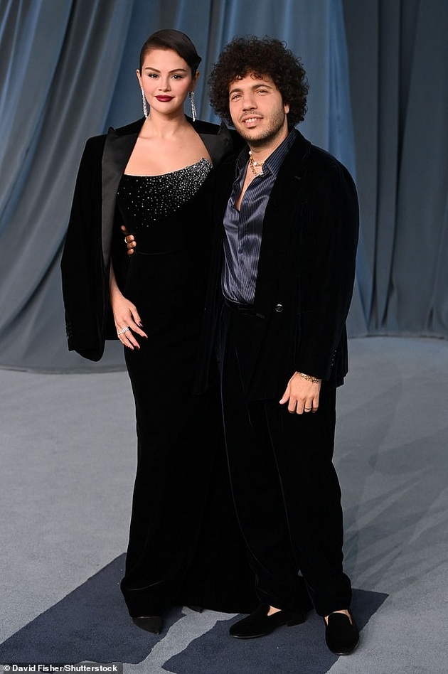 selena-gomez-i-hejli-biber-povtorno-vo-vojna-dzhastin-ja-ohrabruva-soprugata-da-provocira-02.JPG