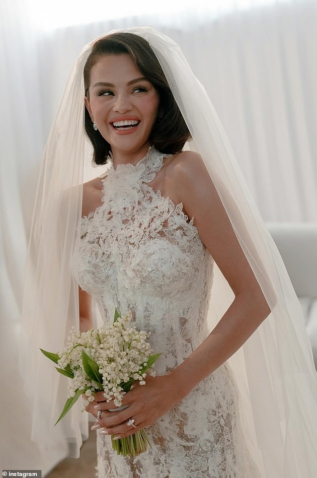 selena-gomez-i-hejli-biber-povtorno-vo-vojna-dzhastin-ja-ohrabruva-soprugata-da-provocira-04.JPG