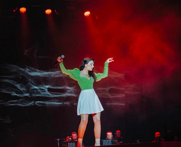 zapoznajte-ja-sanela-novata-muzichka-nadezh-koja-debitirashe-na-makfest-so-cunami-01.JPG