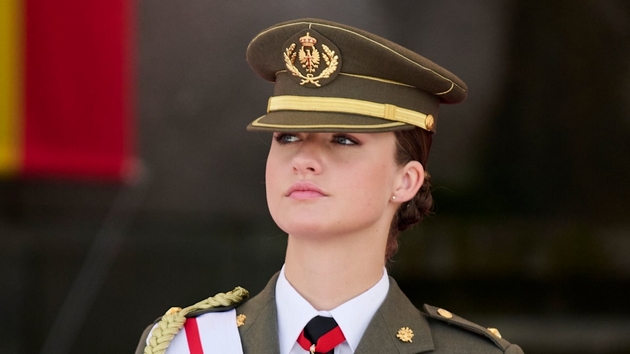 zboruva-nekolku-jazici-kje-go-izgubi-prestolot-ako-roditelite-dobijat-sin-koja-e-leonor-idnata-kralica-na-shpanija-12.JPG