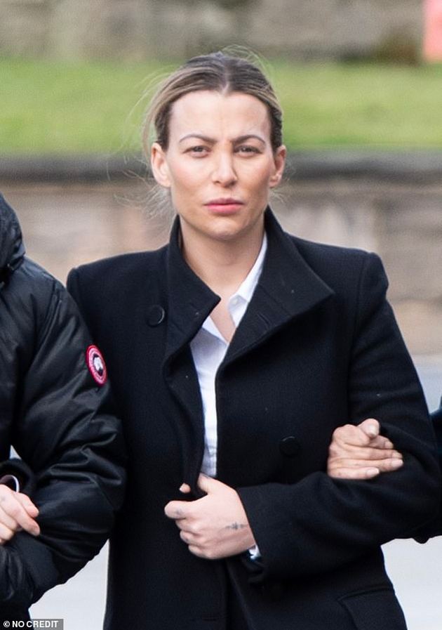 zhena-go-lazhela-dechko-deka-ima-rak-za-da-dava-pari-gi-troshela-na-patuvanja-i-plastichni-operacii-05.JPG