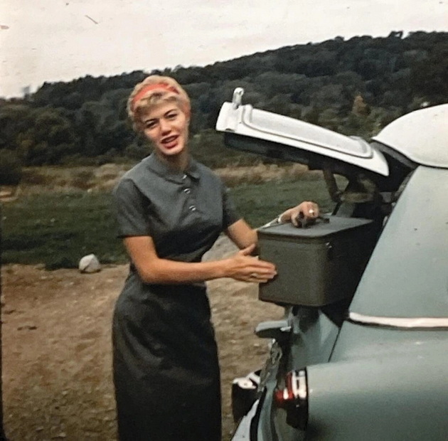 12-retro-fotki-od-majki-i-babi-koi-izgledaat-kako-da-se-izlezeni-od-modno-spisanie-13.jpg