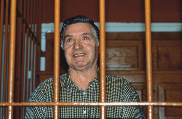 17-godishniot-sin-go-teral-da-ubie-chovek-go-nosi-epitetot-najsuroviot-mafijash-vo-italija-koj-e-salvatore-toto-rina-03.jpg