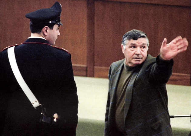 17-godishniot-sin-go-teral-da-ubie-chovek-go-nosi-epitetot-najsuroviot-mafijash-vo-italija-koj-e-salvatore-toto-rina-05.jpg