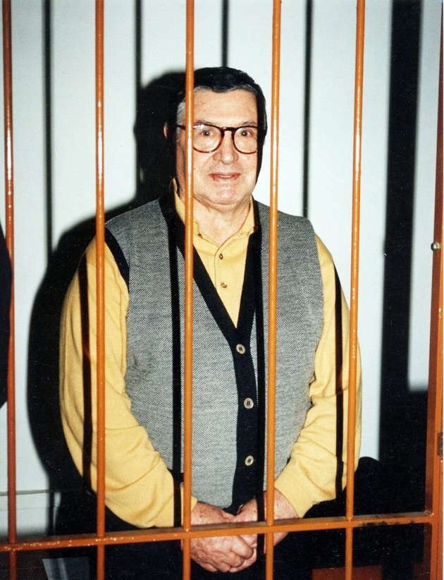 17-godishniot-sin-go-teral-da-ubie-chovek-go-nosi-epitetot-najsuroviot-mafijash-vo-italija-koj-e-salvatore-toto-rina-07.jpg