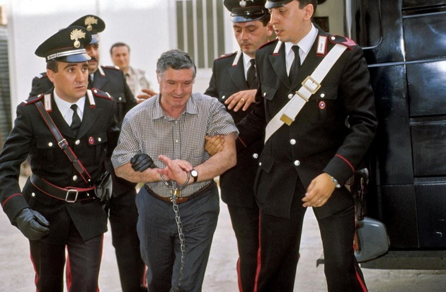 17-godishniot-sin-go-teral-da-ubie-chovek-go-nosi-epitetot-najsuroviot-mafijash-vo-italija-koj-e-salvatore-toto-rina-12.jpg