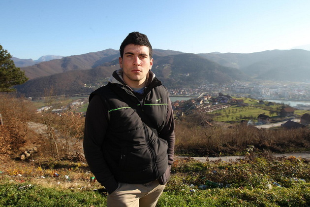 alen-e-dete-rodeno-od-siluvanje-vo-vojnata-vo-bih-go-najdov-bioloshkiot-tatko-i-go-prashav-zoshto-ja-siluval-majka-mi-03.jpeg