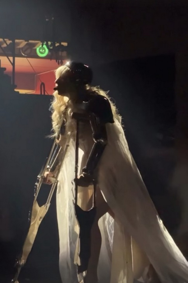 antonia-gigovska-i-marjan-petrov-na-koncert-na-lejdi-gaga-vo-milano-vip-kartite-gi-plativme-1-000-evra-nashiot-majkl-dameski-igrashe-na-scena-so-nea-17.jpg