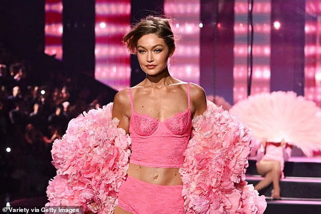 bivshata-i-segashnata-devojka-na-bredli-kuper-izdominiraa-na-revijata-na-victoria-s-secret-foto-05.jpg