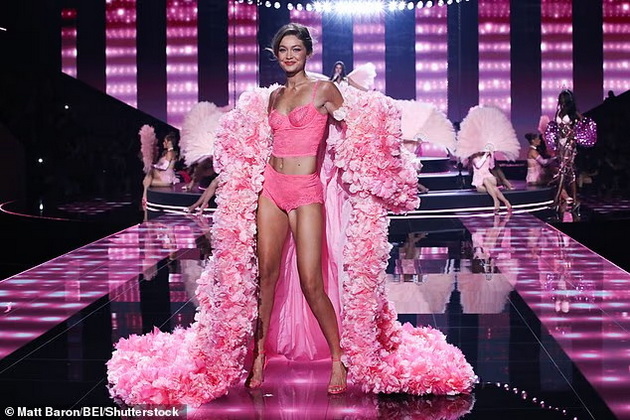 bivshata-i-segashnata-devojka-na-bredli-kuper-izdominiraa-na-revijata-na-victoria-s-secret-foto-07.jpg