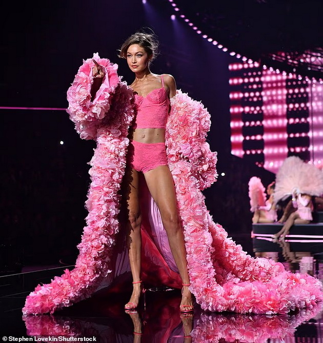 bivshata-i-segashnata-devojka-na-bredli-kuper-izdominiraa-na-revijata-na-victoria-s-secret-foto-09.jpg