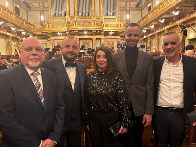 bravo-teshkoto-se-oreshe-vo-viena-stoechki-ovacii-na-istoriskiot-koncert-na-makedonskata-filharmonija-vo-avstrija-03.jpg