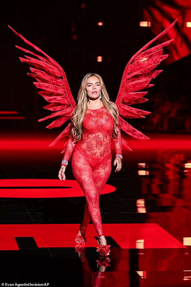 dami-so-oblini-bremena-manekenka-i-transrodov-model-shouto-na-victoria-s-secret-go-sobra-modniot-krem-vo-njujork-10.jpg