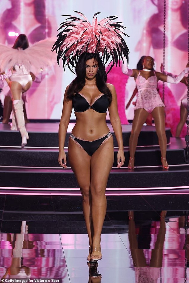 dami-so-oblini-bremena-manekenka-i-transrodov-model-shouto-na-victoria-s-secret-go-sobra-modniot-krem-vo-njujork-37.jpg