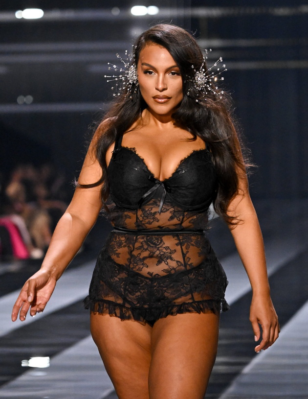 dami-so-oblini-bremena-manekenka-i-transrodov-model-shouto-na-victoria-s-secret-go-sobra-modniot-krem-vo-njujork-44.jpg