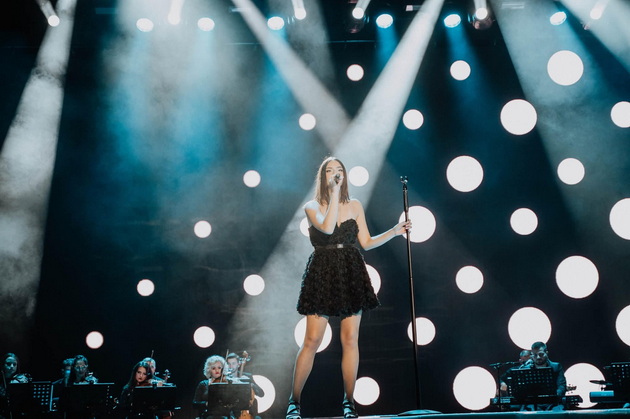 doris-di-na-16-godini-zapea-na-makfest-i-ja-osvoi-publikata-video-02.jpg
