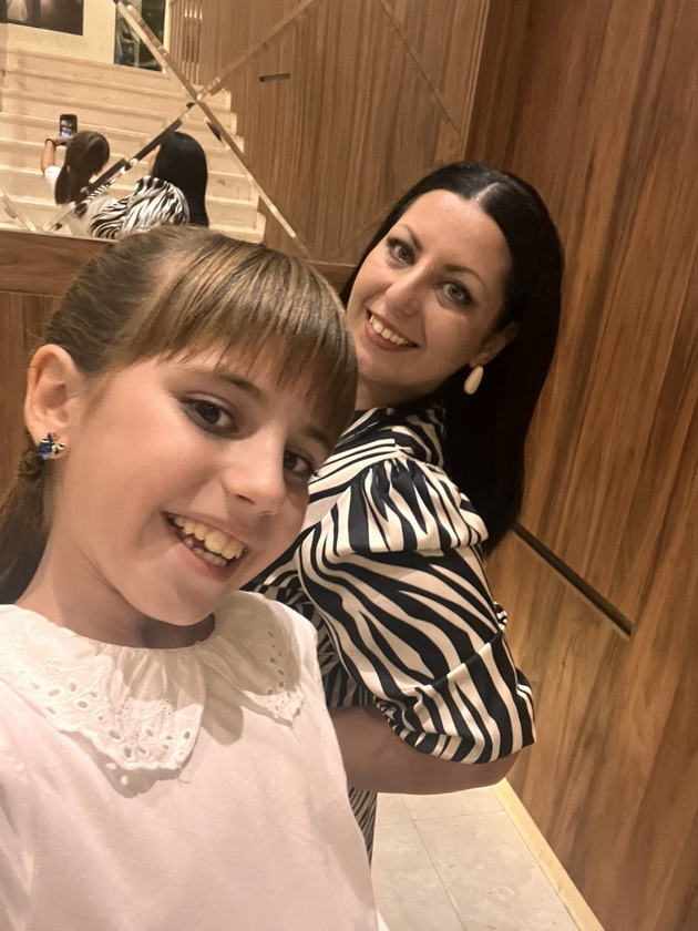marta-9-od-skopje-ima-hit-videa-na-instagram-gi-imitira-roditelite-glumi-svekrva-shto-ja-ozboruva-snaata-13.jpg