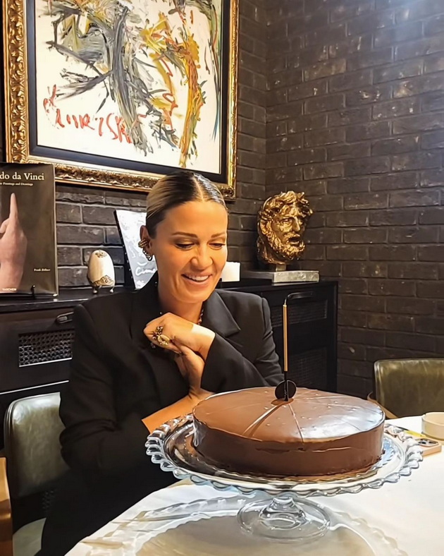 mia-kostova-go-proslavi-41-iot-rodenden-chokoladna-torta-vino-i-odbran-krug-prijatelki-09.jpg