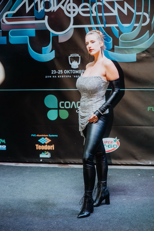 modata-na-crveniot-tepih-na-vtorata-vecher-na-makfest-2025-51.jpg
