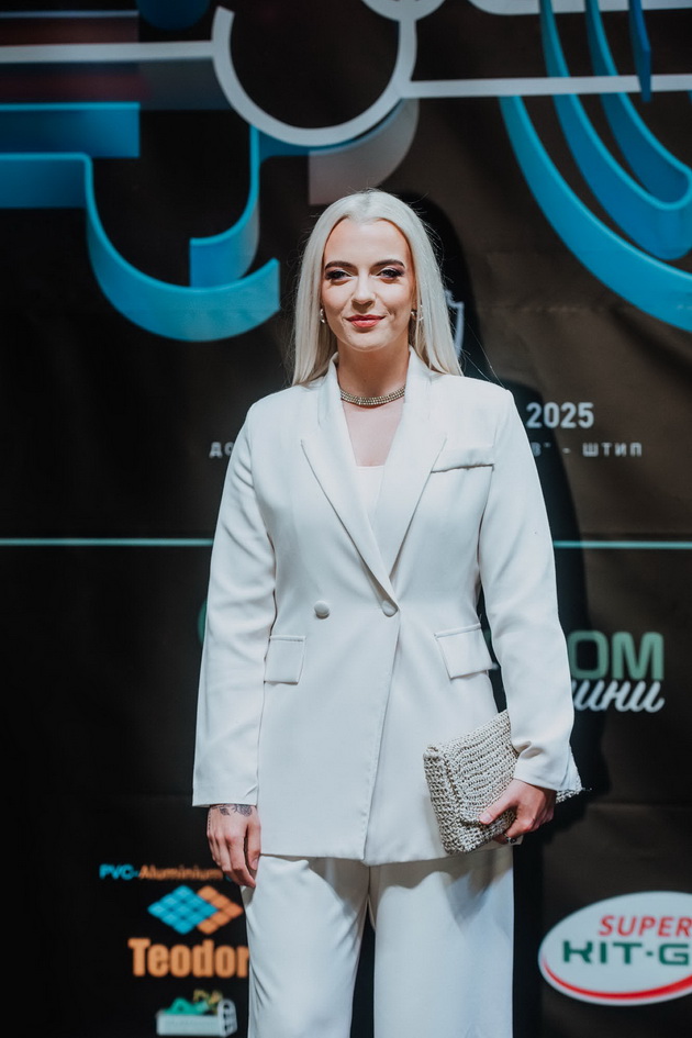 modata-na-crveniot-tepih-na-vtorata-vecher-na-makfest-2025-69.jpg