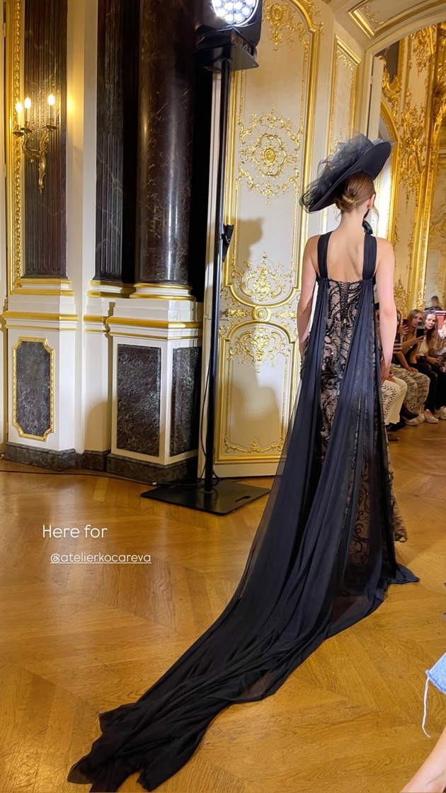 monika-kocareva-odrzha-revija-na-modnata-nedela-vo-pariz-aristokratski-hotel-modno-usoglasena-so-kjerkata-foto-10.jpg