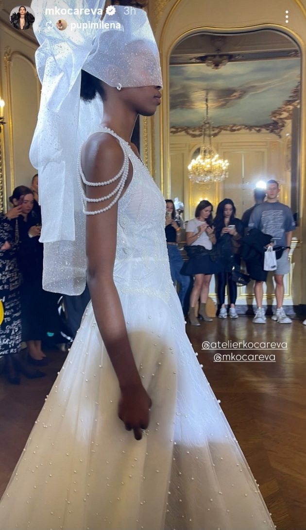 monika-kocareva-odrzha-revija-na-modnata-nedela-vo-pariz-aristokratski-hotel-modno-usoglasena-so-kjerkata-foto-15.jpg