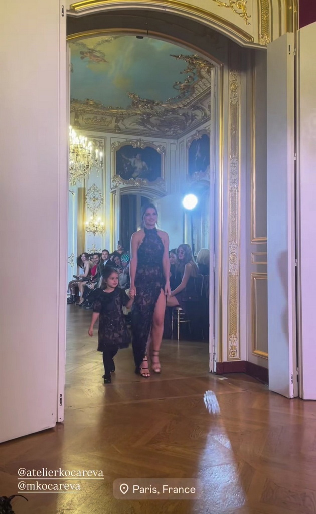monika-kocareva-odrzha-revija-na-modnata-nedela-vo-pariz-aristokratski-hotel-modno-usoglasena-so-kjerkata-foto-17.jpg