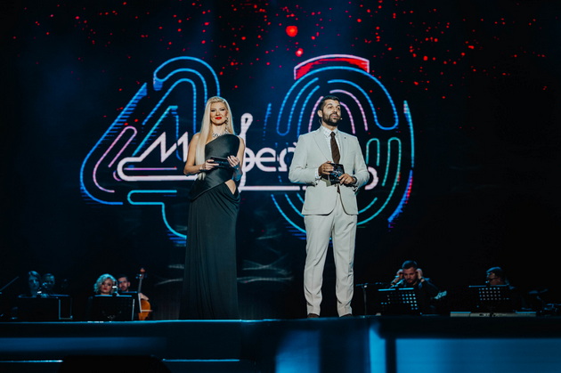 najemotivnite-momenti-na-makfest-2025-koki-peeshe-sam-bez-dule-stojan-troicki-se-rasplaka-za-nagradata-za-zhivotno-delo-02_copy.jpg