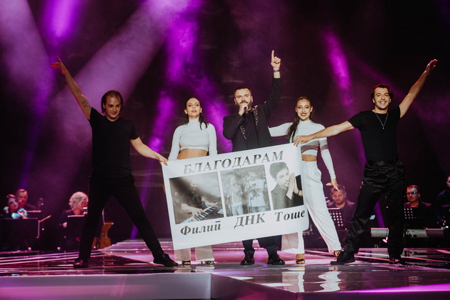 najemotivnite-momenti-na-makfest-2025-koki-peeshe-sam-bez-dule-stojan-troicki-se-rasplaka-za-nagradata-za-zhivotno-delo-15_copy.jpg