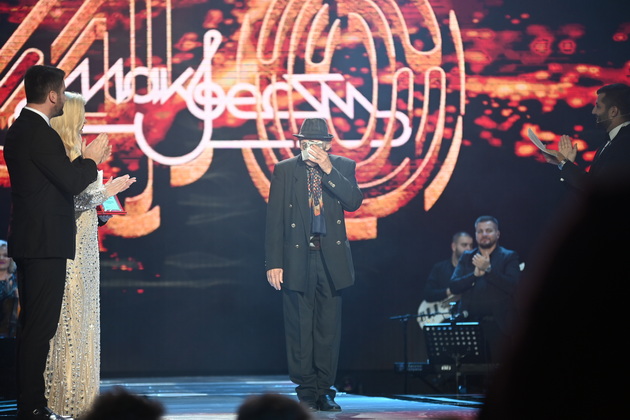 najemotivnite-momenti-na-makfest-2025-koki-peeshe-sam-bez-dule-stojan-troicki-se-rasplaka-za-nagradata-za-zhivotno-delo-30_copy.JPG