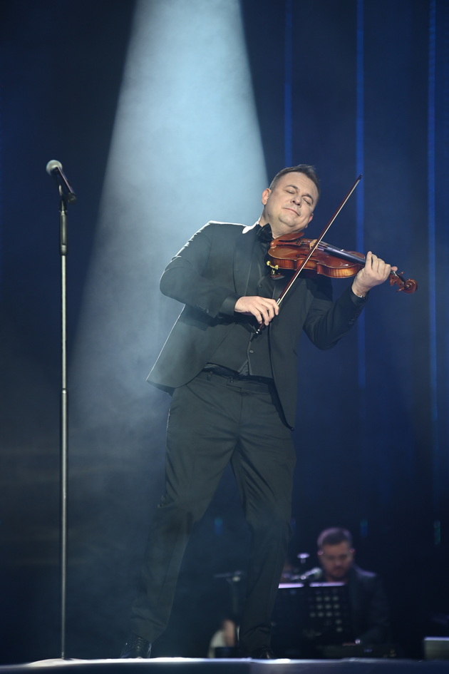 najemotivnite-momenti-na-makfest-2025-koki-peeshe-sam-bez-dule-stojan-troicki-se-rasplaka-za-nagradata-za-zhivotno-delo-52_copy.JPG
