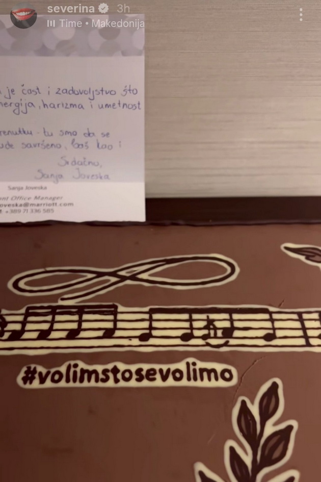 severina-se-opushti-vo-skopje-pred-nastapot-vo-veles-so-prijatelite-vo-kafeana-kaj-dadar-na-razubavuvanje-08.jpg