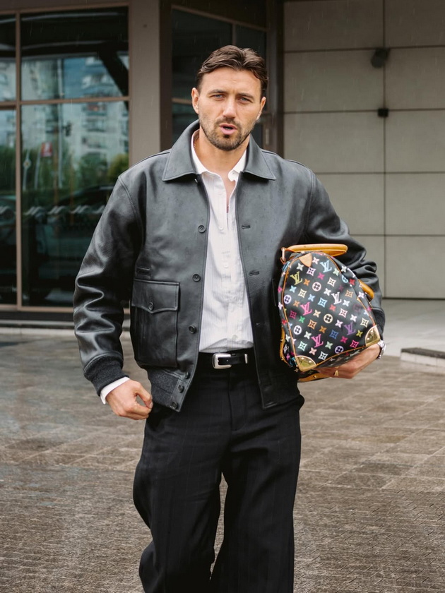 stole-nosi-louis-vuitton-chanta-za-sobir-na-reprezentacijata-pak-pokazha-zoshto-e-megju-golmanite-so-najdobar-stil-03.jpg