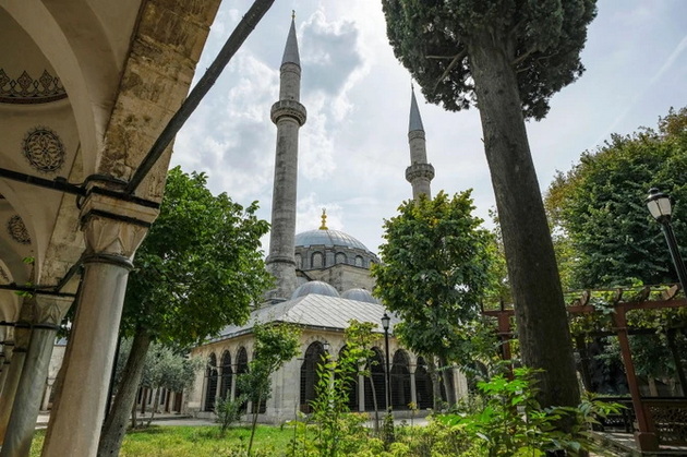 teloto-na-mrtviot-mazh-go-chuvala-zamrznato-12-dena-za-da-go-dovede-sinot-na-tronot-koja-e-najmokjnata-sultanka-vo-otomanskoto-carstvo-07.jpg