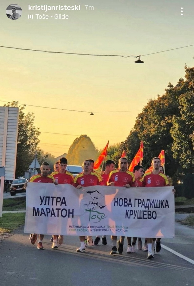 ultramaratoncite-pristignaa-na-grobot-na-toshe-po-istrchani-900km-vo-krushevo-prechekani-so-crveni-rozi-06.jpg