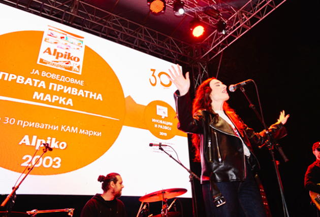 kam-so-makedonska-muzika-i-lokalni-proizvodi-proslavi-tri-decenii-jubilej-05.jpg