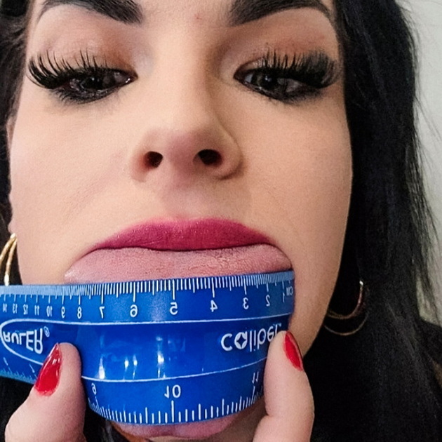 porano-se-sramela-sega-gordo-go-pokazhuva-devojkata-so-najshirok-jazik-vo-svetot-05.jpg