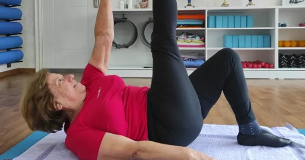pozitiva-na-denot-gospogja-ljubica-vezhba-pilates-na-pragot-od-80-ta-godina-foto-01.jpg