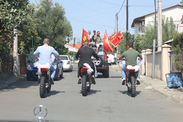 antonio-od-negorci-na-hit-nachin-se-zboguvashe-so-motociklot-na-denot-na-svojata-svadba-foto-07.JPG