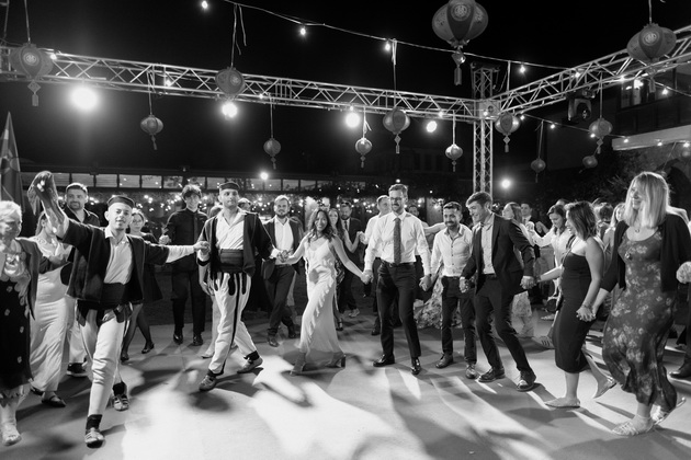 teodora-od-skopje-i-basil-so-poteklo-od-tajvan-se-zapoznaa-vo-hongkong-a-se-venchaa-vo-demir-kapija-03.jpg