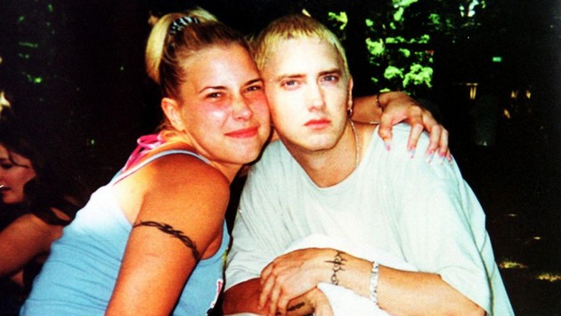 dva-obida-za-samoubistvo-problemi-so-droga-kade-e-denes-tainstvenata-poraneshna-sopruga-na-eminem09.jpg