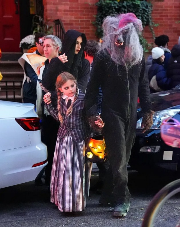 hajdi-klum-se-maskira-vo-strashna-meduza-za-halloween-maskite-na-drugite-slavni-lichnosti-foto-10.jpg