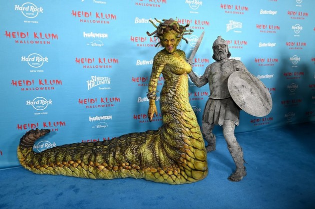 hajdi-klum-se-maskira-vo-strashna-meduza-za-halloween-maskite-na-drugite-slavni-lichnosti-foto-17.jpg