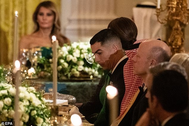kristijano-ronaldo-i-dzhordzhina-na-poseta-vo-belata-kukja-se-fali-so-svrshenichkiot-prsten-vechera-so-najmokjnite-lugje-vo-svetot-03.JPG