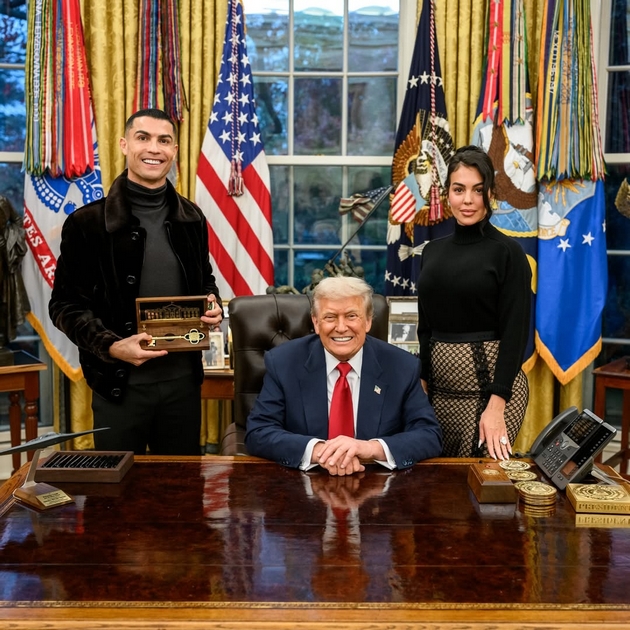 kristijano-ronaldo-i-dzhordzhina-na-poseta-vo-belata-kukja-se-fali-so-svrshenichkiot-prsten-vechera-so-najmokjnite-lugje-vo-svetot-08.JPG