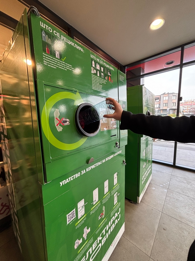 plastichni-shishinja-vo-vending-mashinite-stakloto-vo-zelenite-iglo-kontejneri-da-razvivame-visoki-eko-naviki-02.JPG