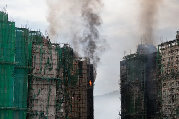 potresni-svedoshtva-od-prezhiveanite-vo-pozharot-vo-hongkong-gledav-fotografii-od-zaginati-za-da-si-go-najdam-semejstvoto-06.jpg