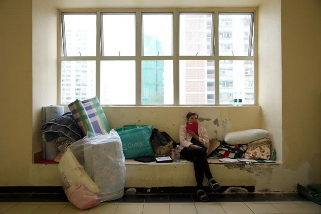 potresni-svedoshtva-od-prezhiveanite-vo-pozharot-vo-hongkong-gledav-fotografii-od-zaginati-za-da-si-go-najdam-semejstvoto-07.jpg